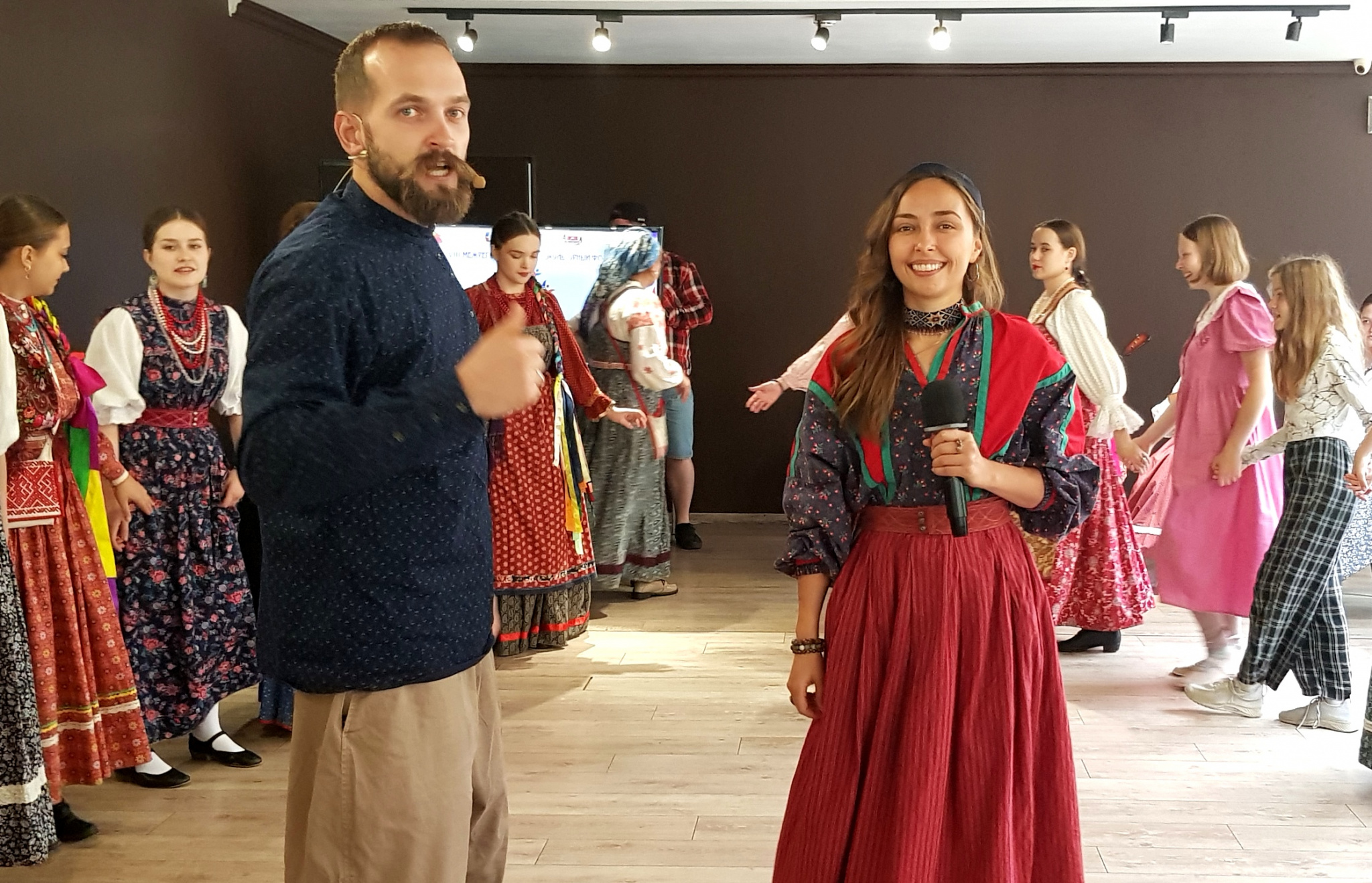 Звучала гармонь, звенели бубенцы