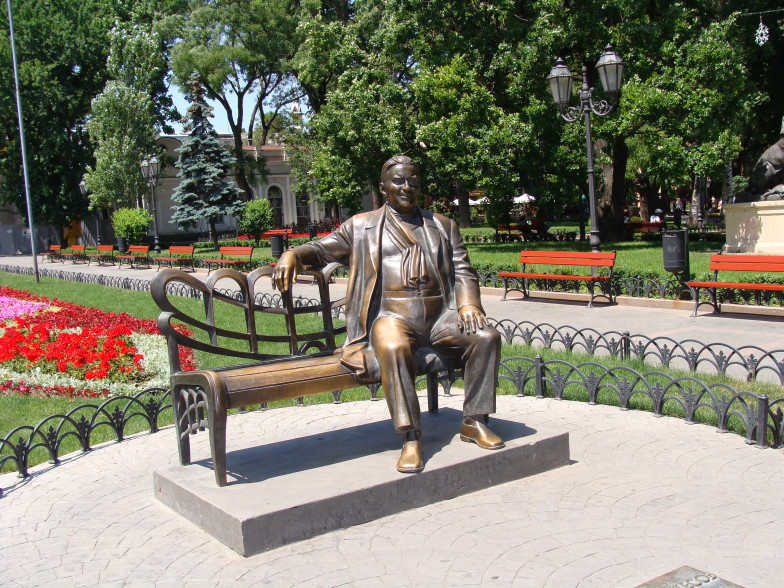 Памятник Утесову в Одессе.jpg