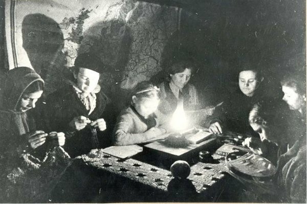 Школьники в Блокаду.jpg Школьники в Блокаду.jpg
