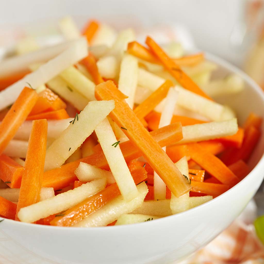 Морковно яблочный салат
