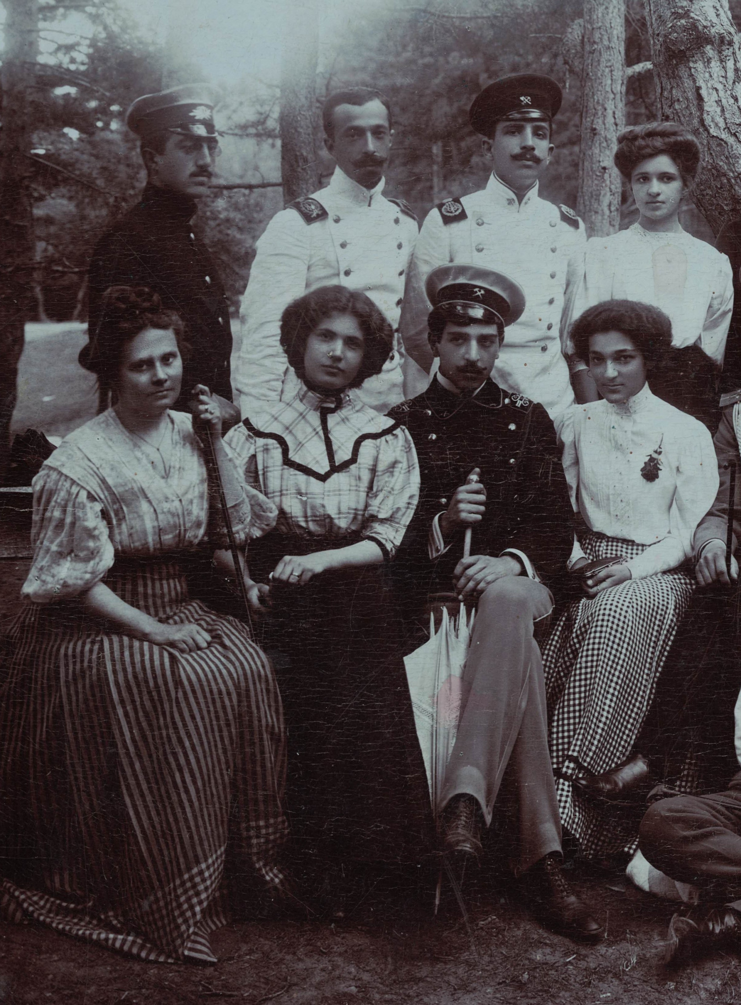 Елена Александровна Никанорова мать К.А. Тимофеева (вторая слева) Ок.1900 г..jpg