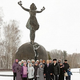 Скульптура «Моя Сибирь» заняла свое место в наукограде Кольцово