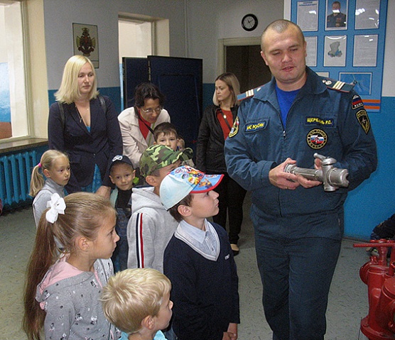 Не кочегары мы, не плотники...