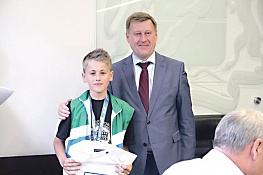 Мэр Новосибирска встретился со школьниками – победителями олимпиад