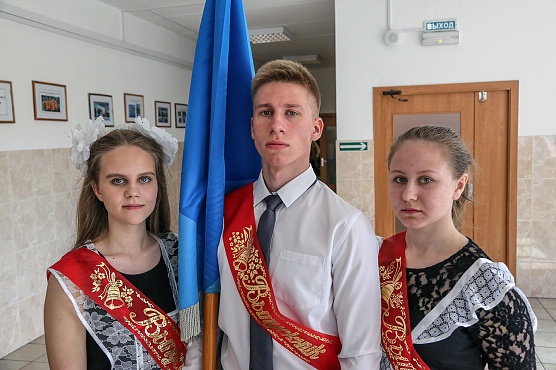 Последний звонок – он волнительный самый...