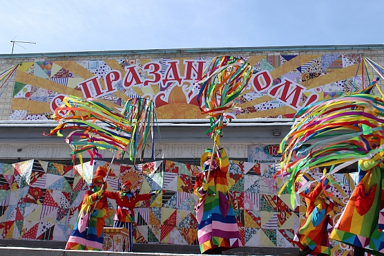 Праздничная! Яркая! Широкая!