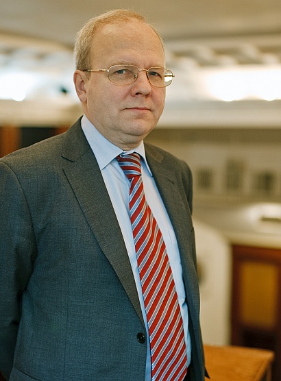 Академик Алексей Хохлов: «Достижения медико-биологической науки наряду с организационно-ограничительными мерами уже играют ключевую роль в противодействии эпидемии»